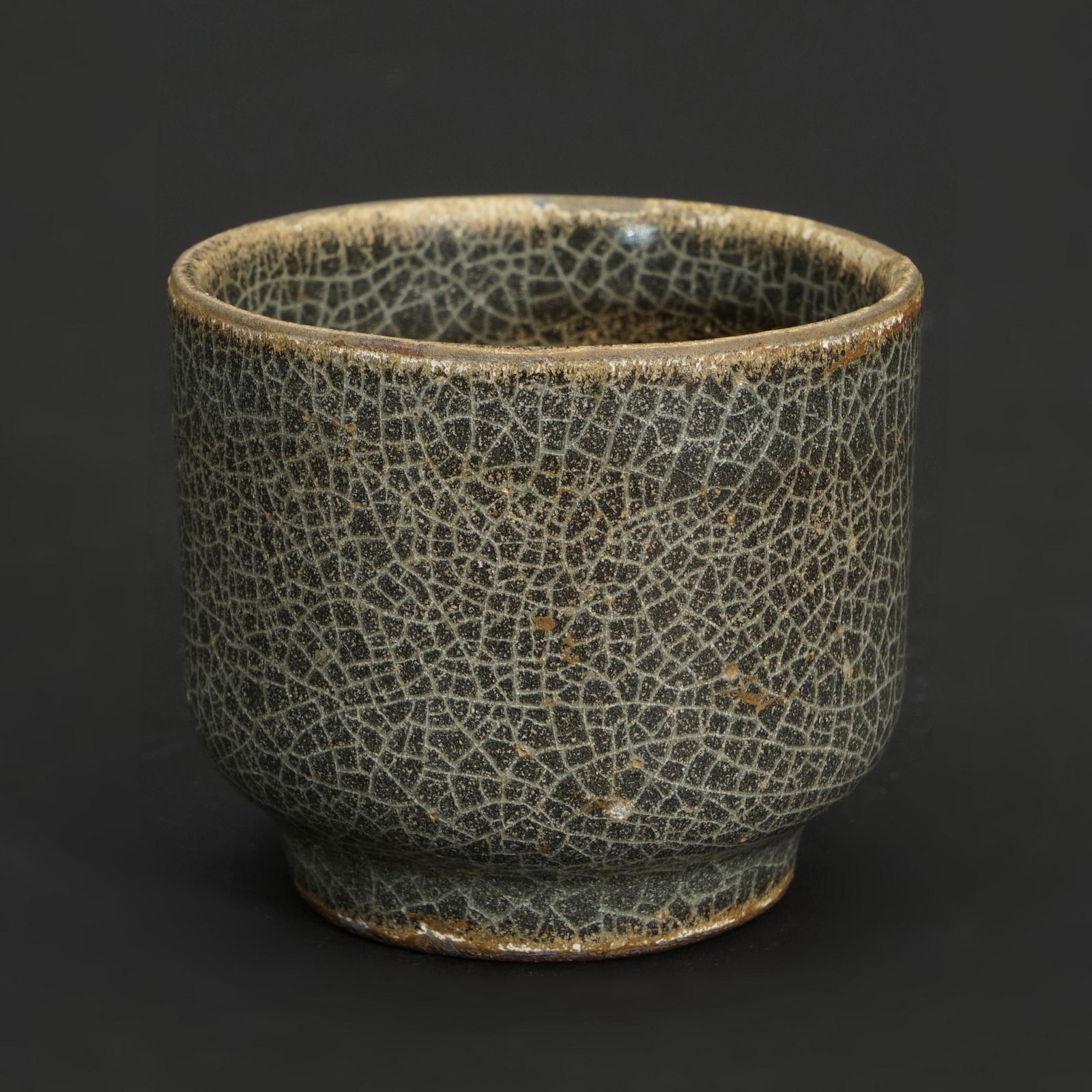 A LONGQUAN KILN CELADON CUP (1 of 4)