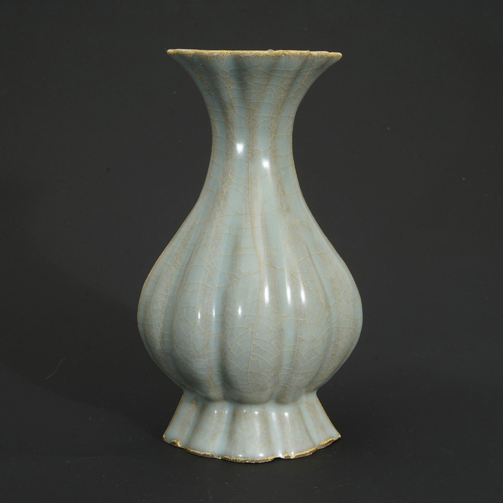 A LONGQUAN KILN CABBAGE-SHAPED BOTTLE (1 of 4)