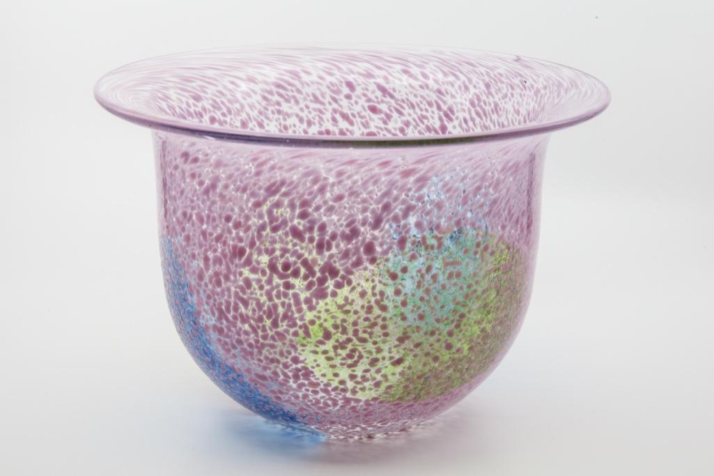 Ulrica Hydman-Vallien for Kosta Boda art glass vase: Kosta Boda art glass vase, artist collection by Ulrica Hydman-Vallien 9"D x 6.5"H
