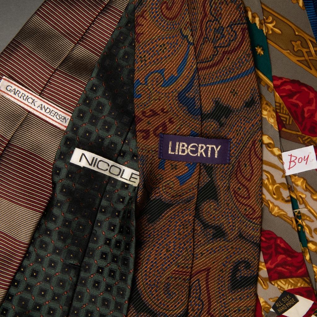 Group of 17 mens silk designer ties including Etro, (1 of 3)