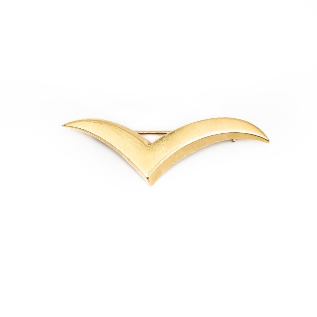 GIA Tiffany & Co Paloma Picasso 18k Yellow Gold Seagull: Tiffany & Co Paloma Picasso 18k Yellow Gold Seagull Bird Brooch Marked Tiffany & Co 18k Approx 3.1 dwt, approx 1.75"L. This lot is accompanied by a GIA appraiser letter from an independent and well re