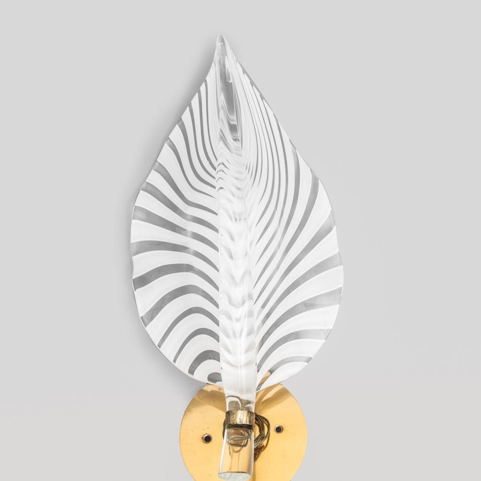 Barovier and Toso, Mid-Century Italian Murano sconce: tall iconic Barovier and Toso, Mid-Century Italian Murano white and clear glass leaf form sconce, on round brass mount. 18"L good condition