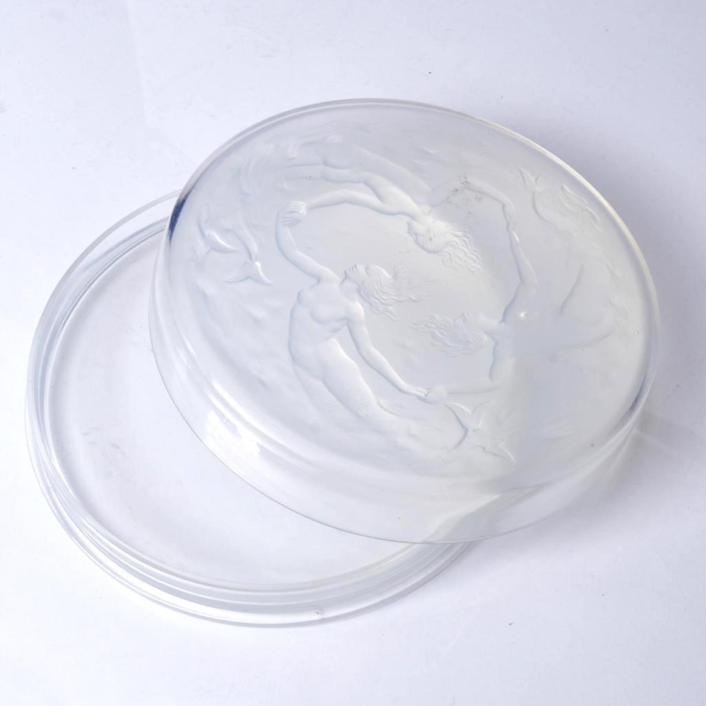 Sabino Opalescent Glass Candy Box, Circa 1930. (1 of 6)