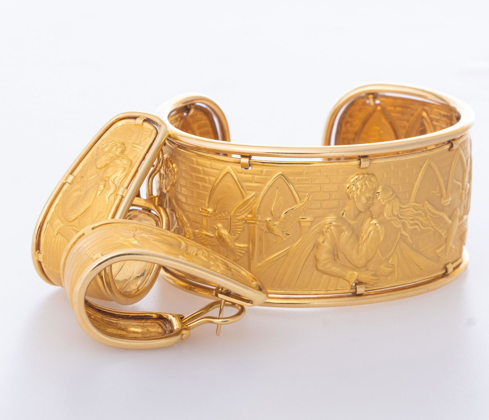 Carrera and Carrera Signed Romeo and Juliet 18K Gold Bracelet and Earring Set (1 of 5)