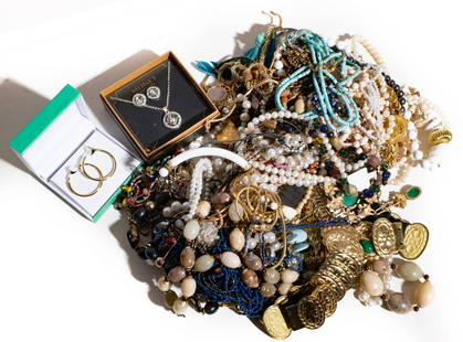 Large unexamined Tray lot Collection of Costume Jewelry, etc: Large unexamined Tray lot Collection of Costume Jewelry, etcLarge unexamined Tray lot Collection of Costume Jewelry, etc<!DOCTYPE html> Important Information<