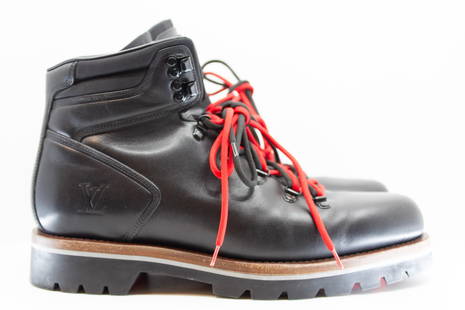 Louis Vuitton Black Leather Mens Boot: Louis Vuitton Black Leather Mens BootMens 9.5 SHIPPING: Collective Hudson does NOT offer in-house shipping or quotes. Please refer to shipping policy or terms for a list of third party shippers. Purch