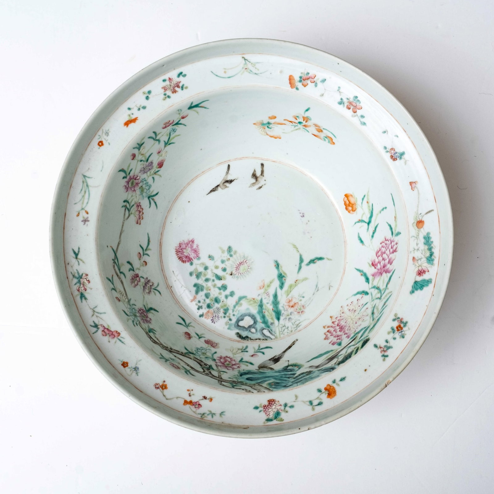 LARGE 14"Chinese EXPORT PORCELAIN FAMILE-ROSE DESIGN Bowl 19TH CENTURY (1 of 7)