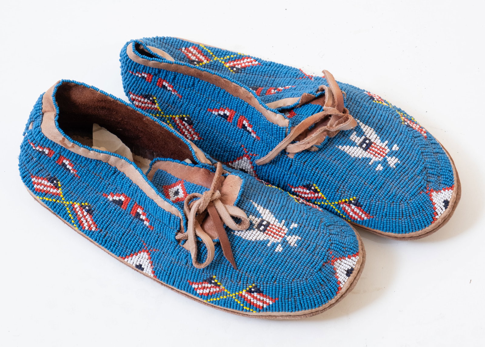 Native American Pair of Vintage Early - Mid 20th Century Beaded Moccasins (1 of 8)