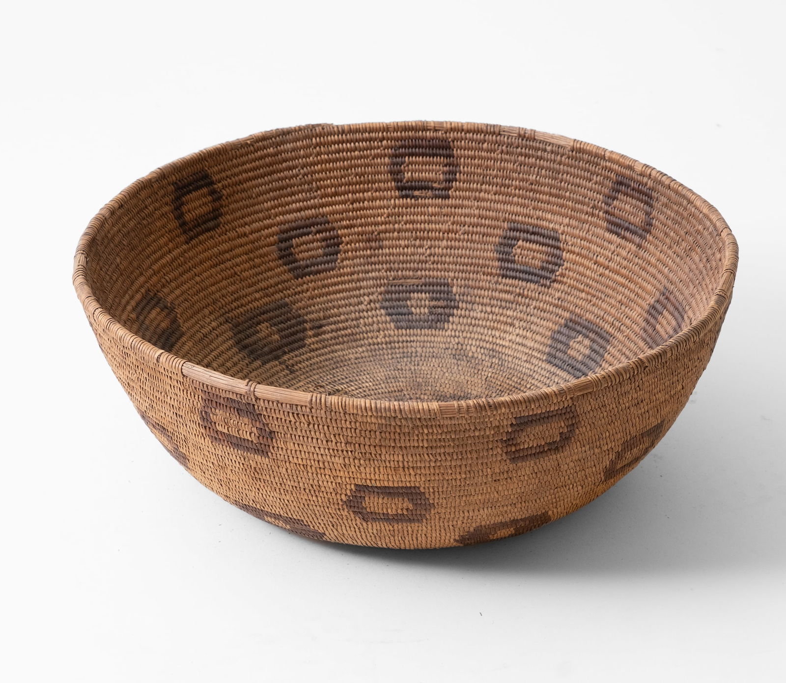 Large Native American "Mission" 15" Coiled Grain Basket, Early 20th Century (1 of 4)