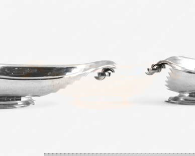 Wilhelm Binder German Art Nouveau Sterling Silver Centerpiece, Circa 1925, 789g: Keywords: Art Nouveau, Silver Cup , Table Centerpiece, Germany, Jugendstil Art Deco Silver, Vienna Secession, SilversmithWilhelm Binder, circa 1925. Large silver centerpiece Art Nouveau Deco on an ova