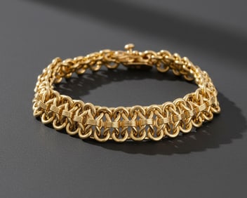 Sweden 18 Carat Gold Bracelet Made of 8-Shaped Links