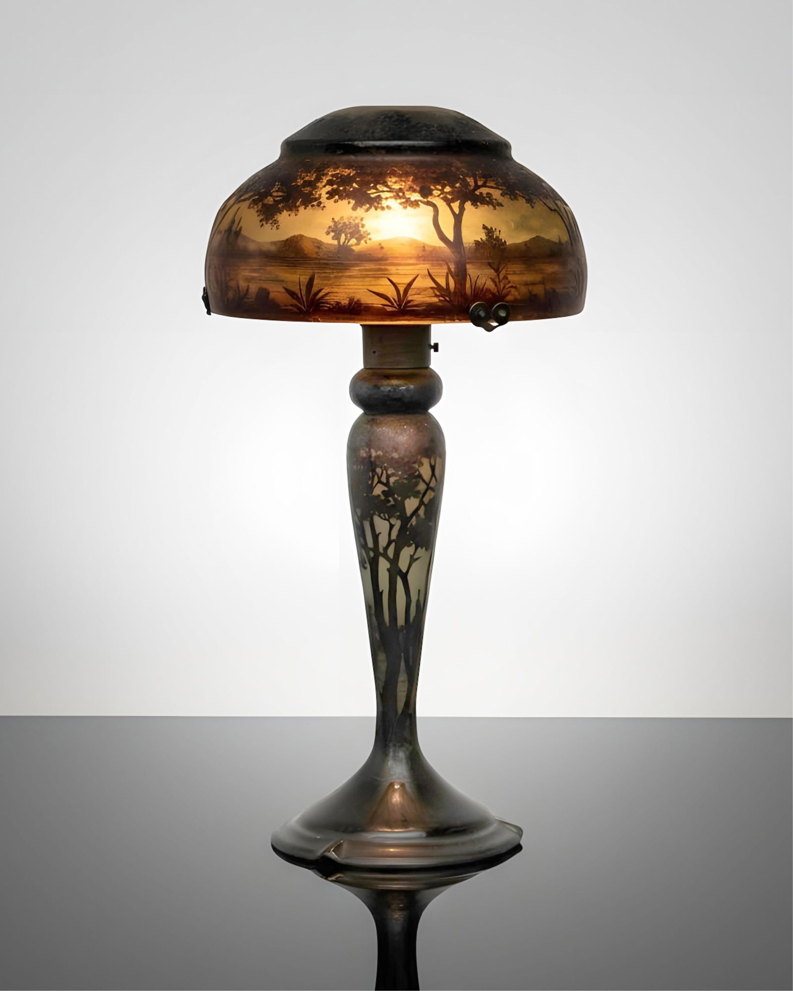 Signed Daum Nancy Art Nouveau Cameo Art Glass Table Lamp, Circa 1925 (1 of 16)
