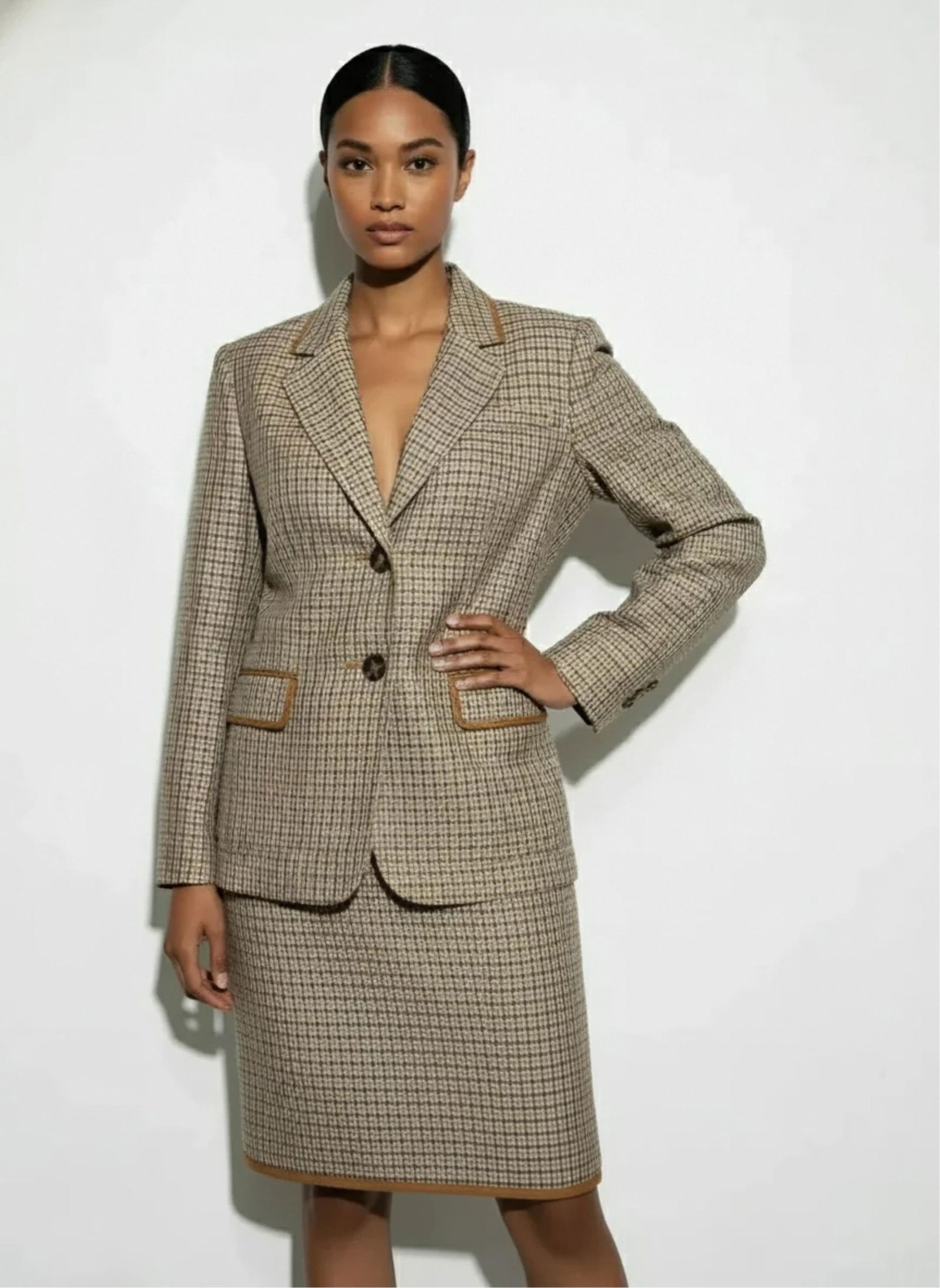 Hermes, Designer Couture Women's Plaid Blazer and Skirt Ensemble Size L (38 / 40 approx.): Keywords: Designer Brand Auctions, Luxury Clothing Sale, High-End Fashion Auctions, Exclusive Designer Apparel, Vintage Designer Clothing, Rare Fashion Auction, Pre-Owned Luxury Fashion, Designer, Han