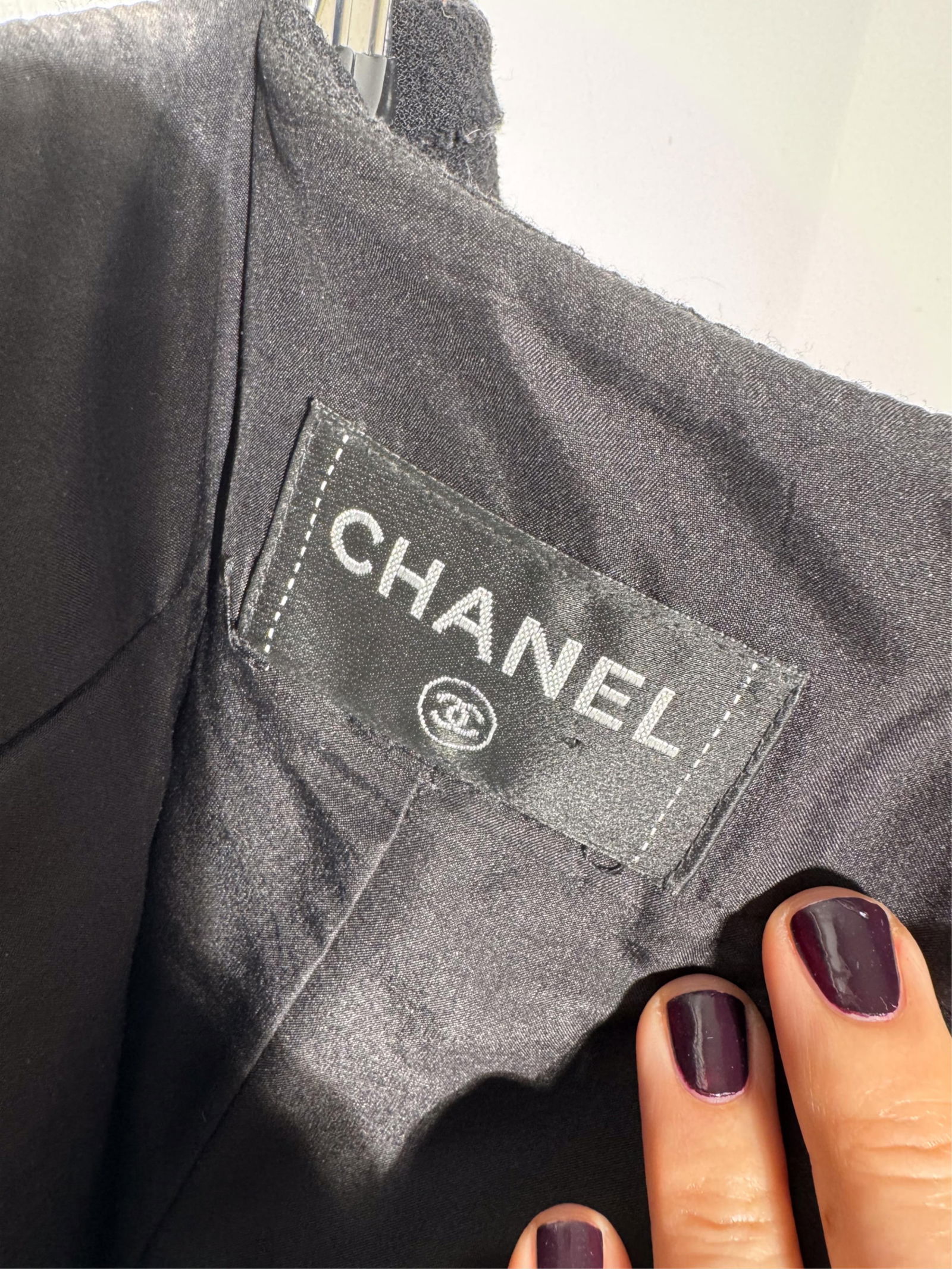 Chanel Designer Vintage Black Crepe Skirt with Silk Lining and Pockets: Keywords: Designer Brand Auctions, High-End Fashion Auctions, Luxury Brand Auction, Online Fashion Auction, Designer Apparel Auctions, Vintage Designer Clothing, Couture Clothing Auctions, Pre-Owned L