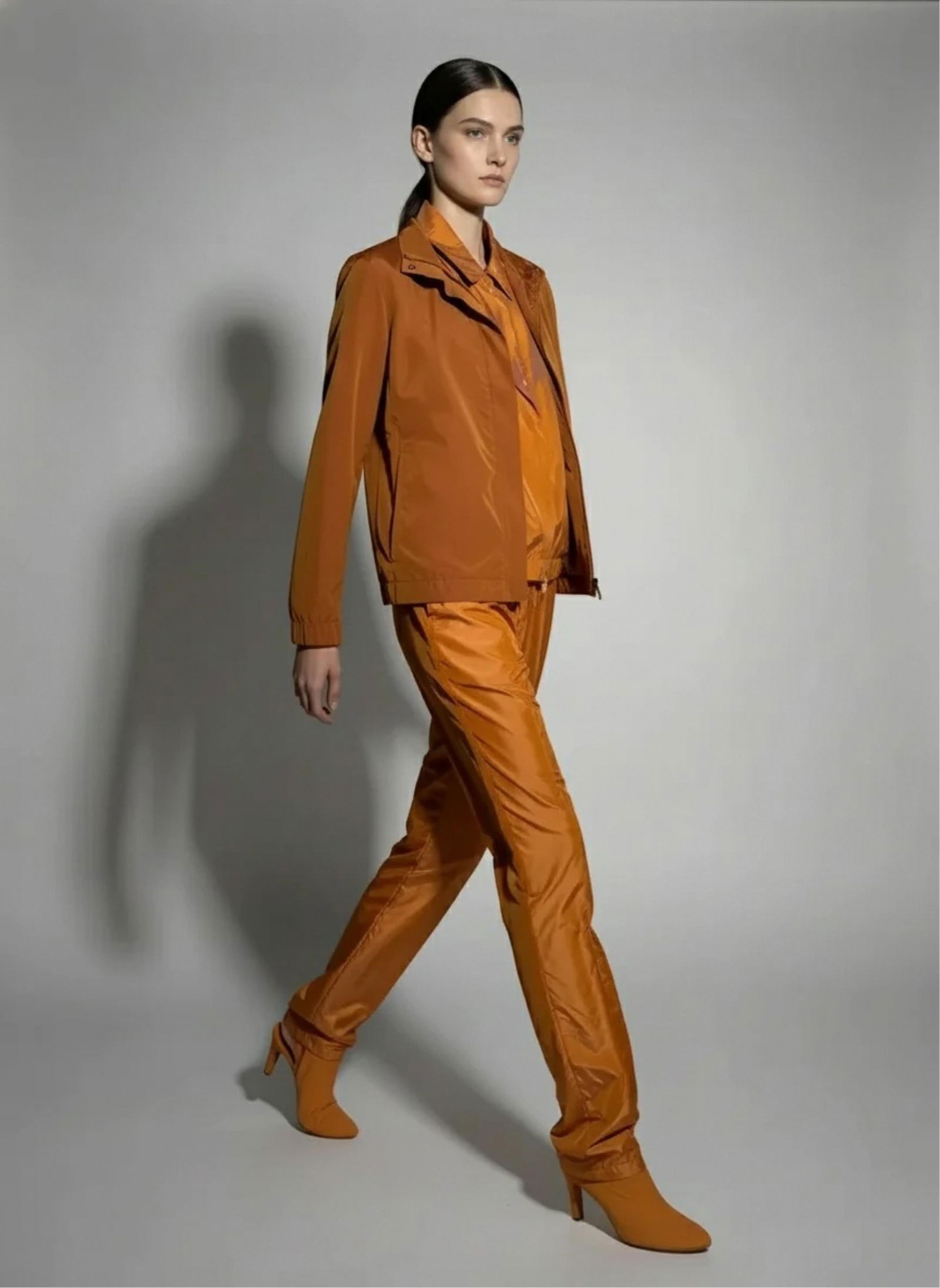 Max Mara, Orange Silk Pant, Shirt and Jacket Ensemble NWT Size 6, EU 38: Keywords: Designer Brand Auctions, Luxury Clothing Sale, High-End Fashion Auctions, Exclusive Designer Apparel, Vintage Designer Clothing, Rare Fashion Auction, Pre-Owned Luxury Fashion, Designer, Han