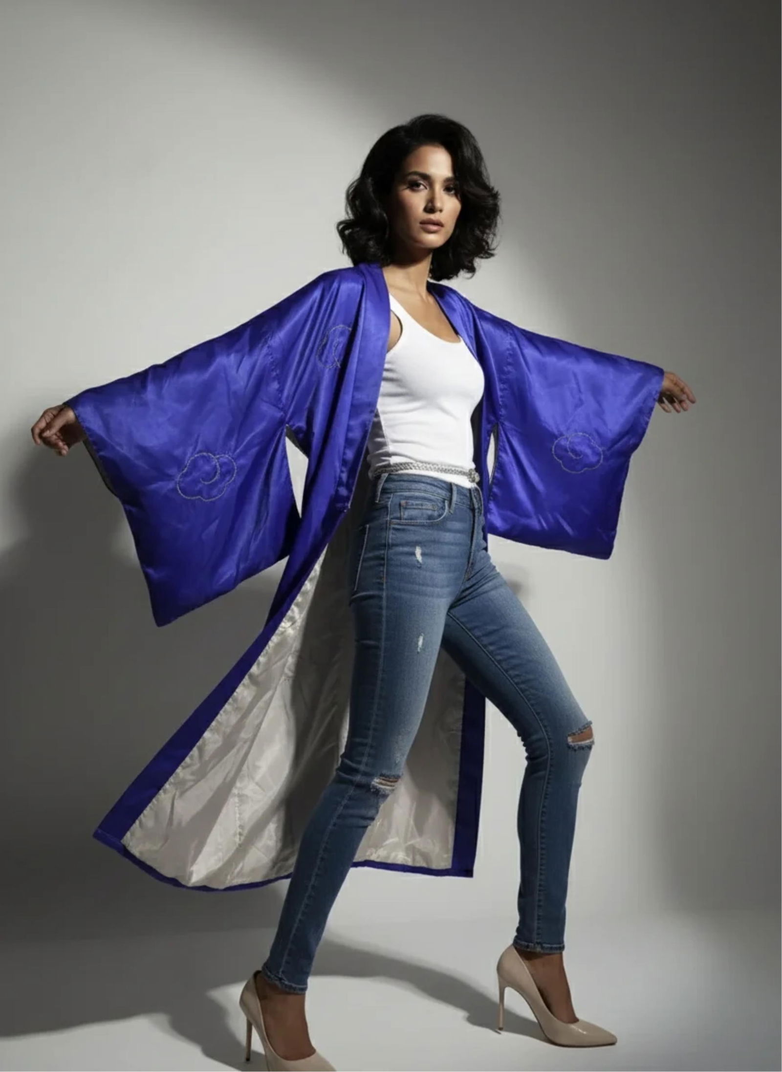 Kimono, Purple Silk Dragon Kimono with Gold Thread, One Size Fits Most: Keywords: Designer Brand Auctions, Luxury Clothing Sale, High-End Fashion Auctions, Exclusive Designer Apparel, Vintage Designer Clothing, Rare Fashion Auction, Pre-Owned Luxury Fashion, Designer, Han