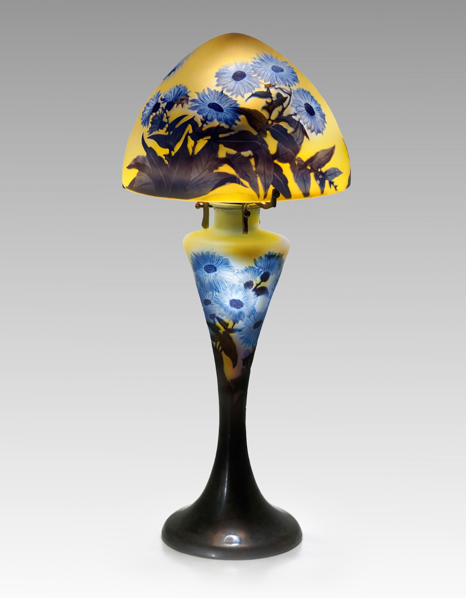 Signed Emile Gallé 17" Art Nouveau Cameo Glass “Cinéraires" Lamp, Circa 1910: Keywords: Art Nouveau lighting, Belle Époque, French Decorative Arts, Jugendstil, Fin-de-Siècle, Early 20th Century Glasswork, Tiffany Studios style, Daum Nancy style, Louis Majorelle style, cameo g