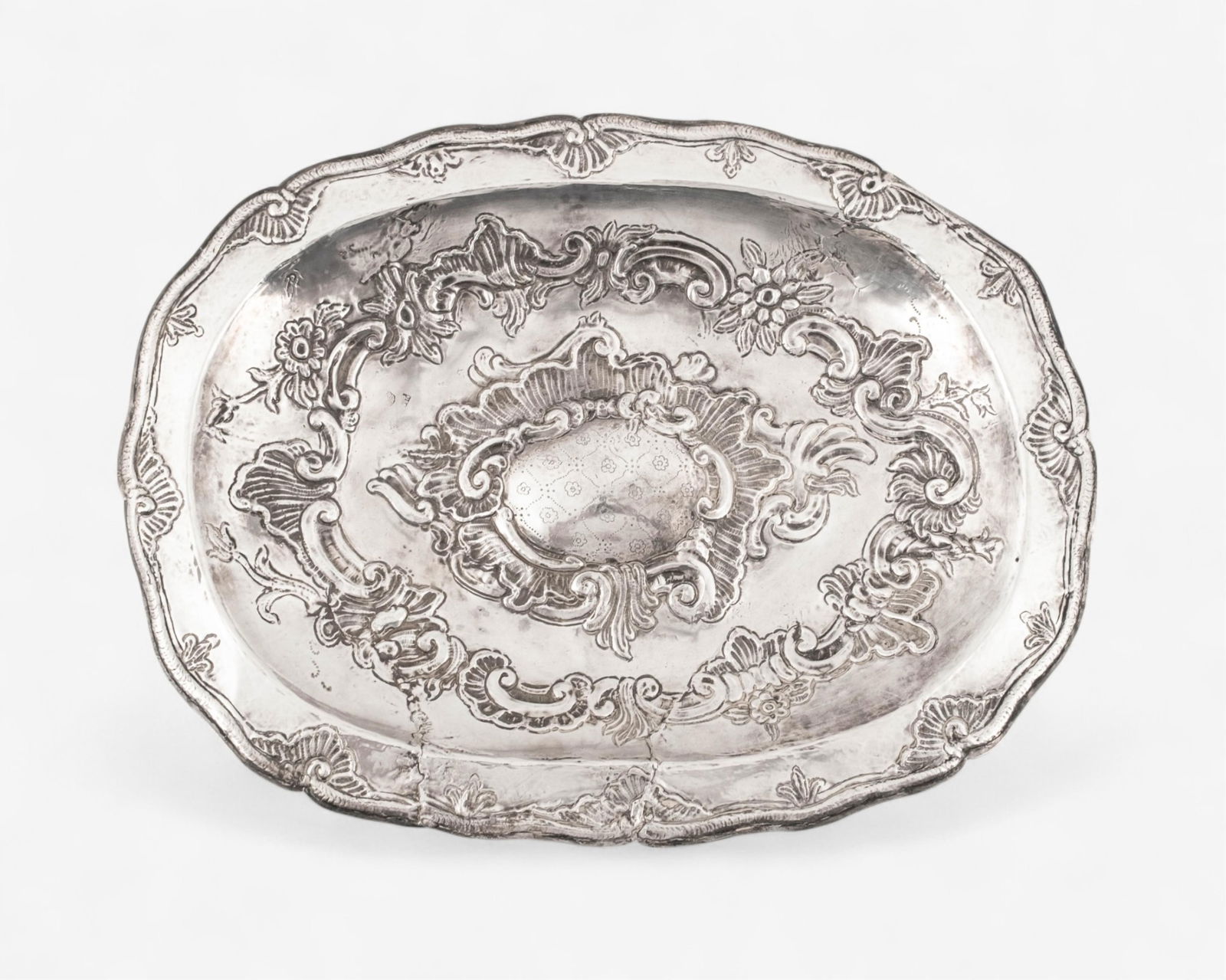 Early 18th Century English Silver Tray with Rocaille and Floral Embossing, 702g (1 of 14)