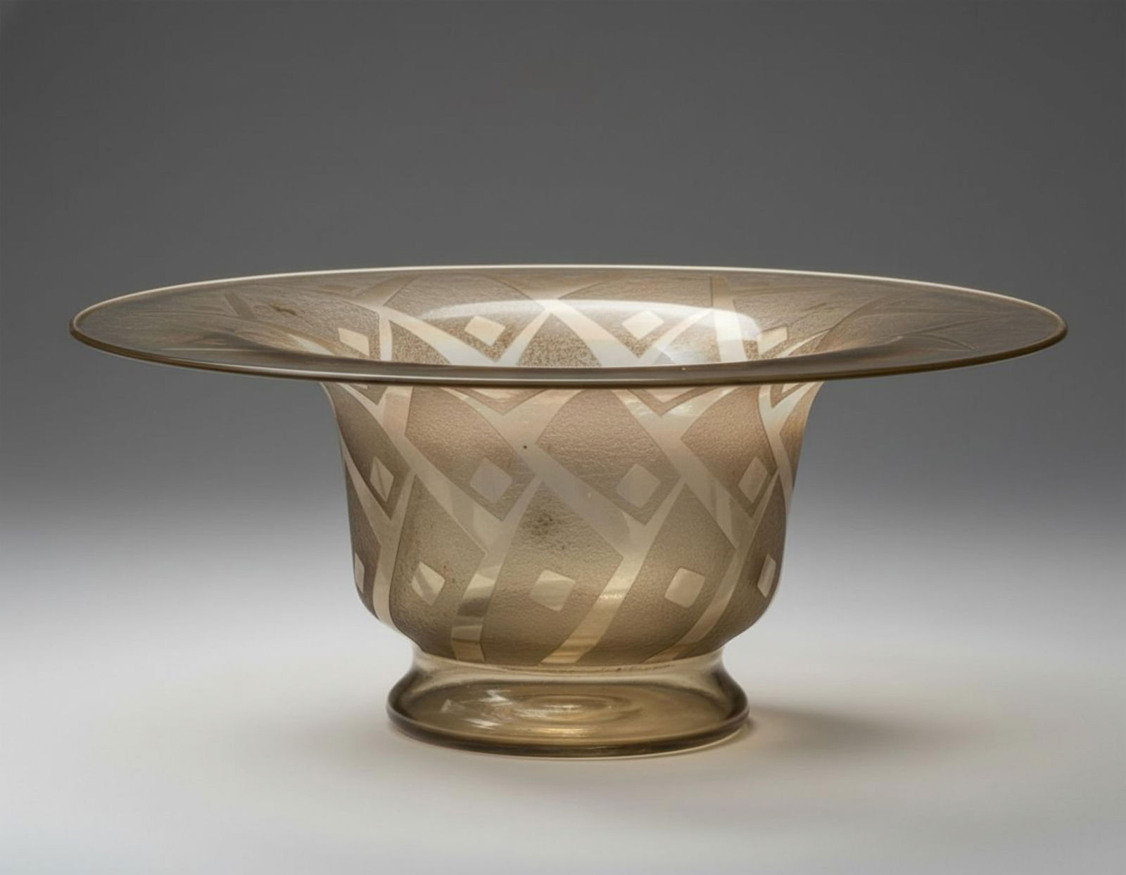 Daum France Signed Molded and Frosted Art Glass Coupe: Keywords: No reserve, art glass, frosted etched glass, gray glass, centerpiece, French glassware, Art Deco, Art Deco, Modernist, Bauhaus, Streamline Moderne, Mid-Century Modern, Contemporary Decorativ