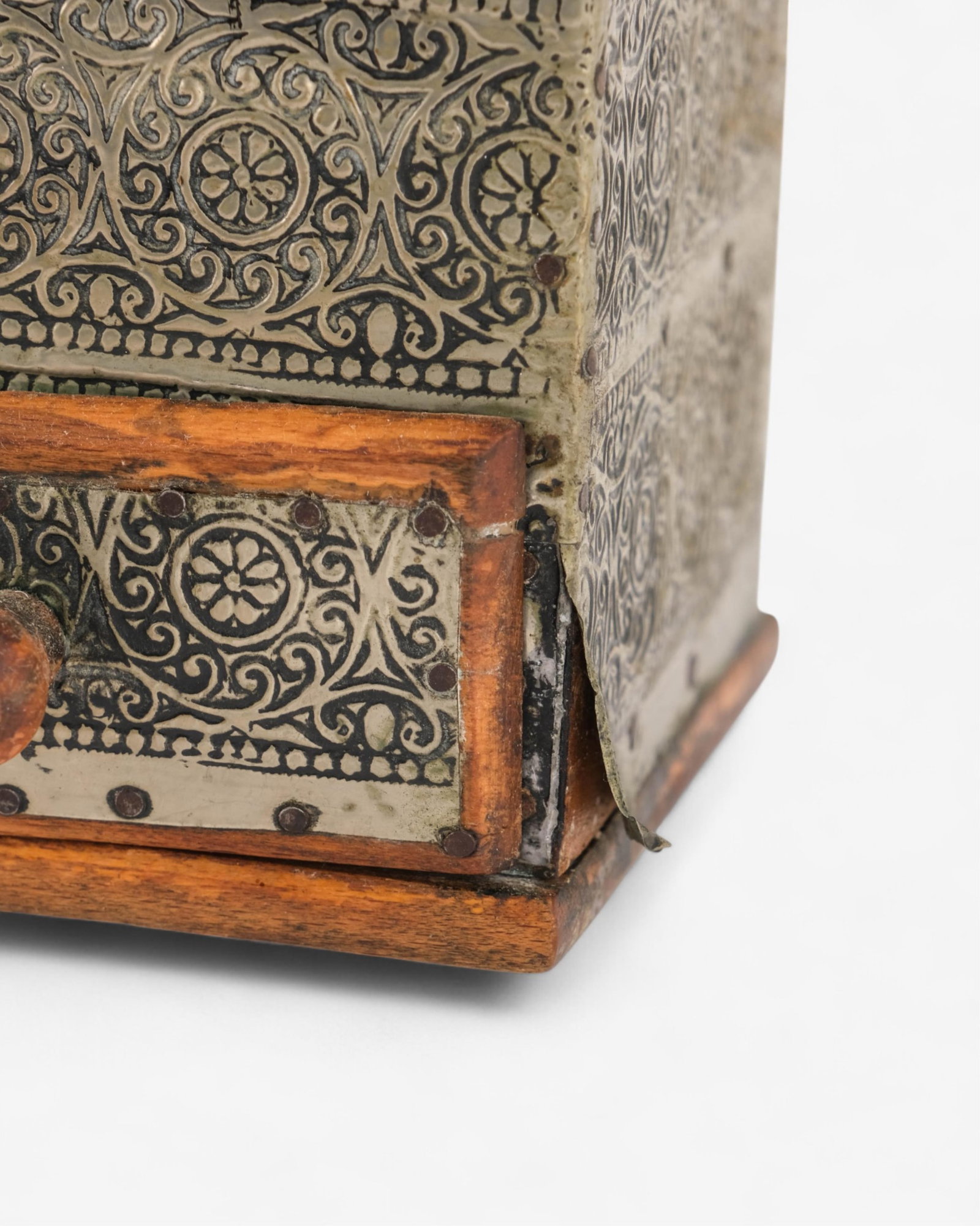 No Reserve- Coffee Grinder with Scrollwork Design Ornate Tin and Wood - 6