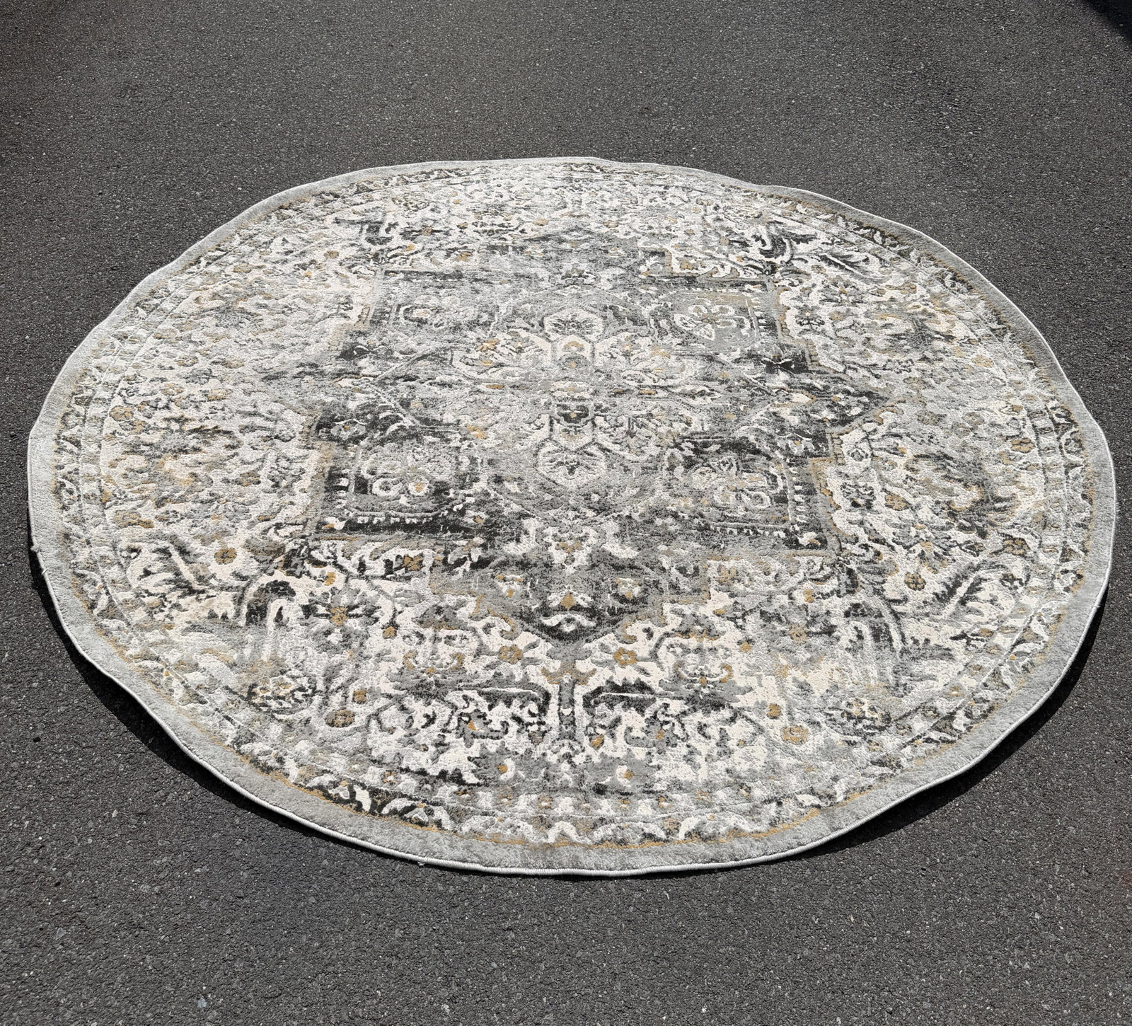 Cannon 8’ Round Distressed Persian-Style Wilton Area Rug - 2