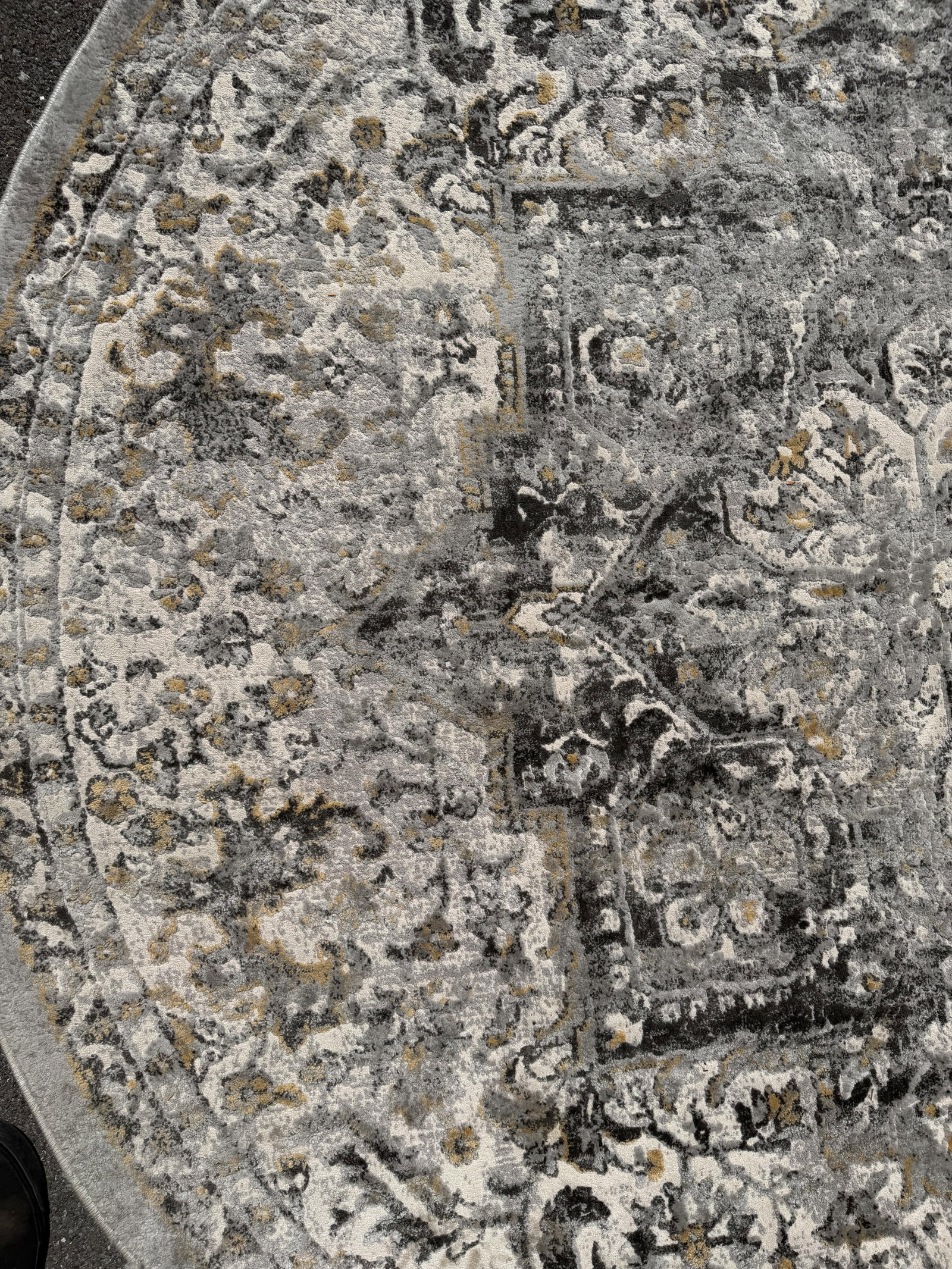 Cannon 8’ Round Distressed Persian-Style Wilton Area Rug - 7