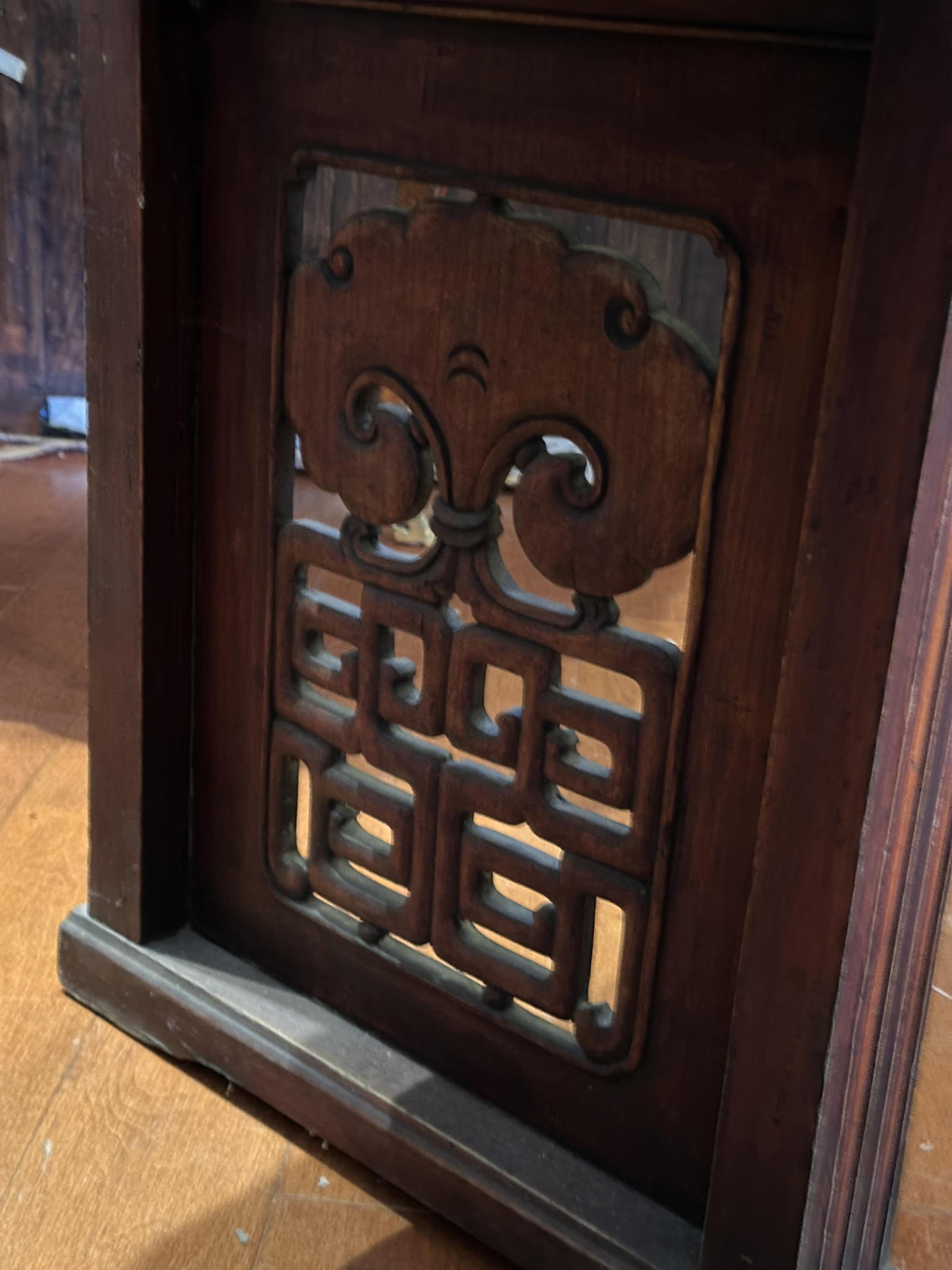 Chinese Antique Altar Table with Openwork Carvings and Dragons 19th Century - 5