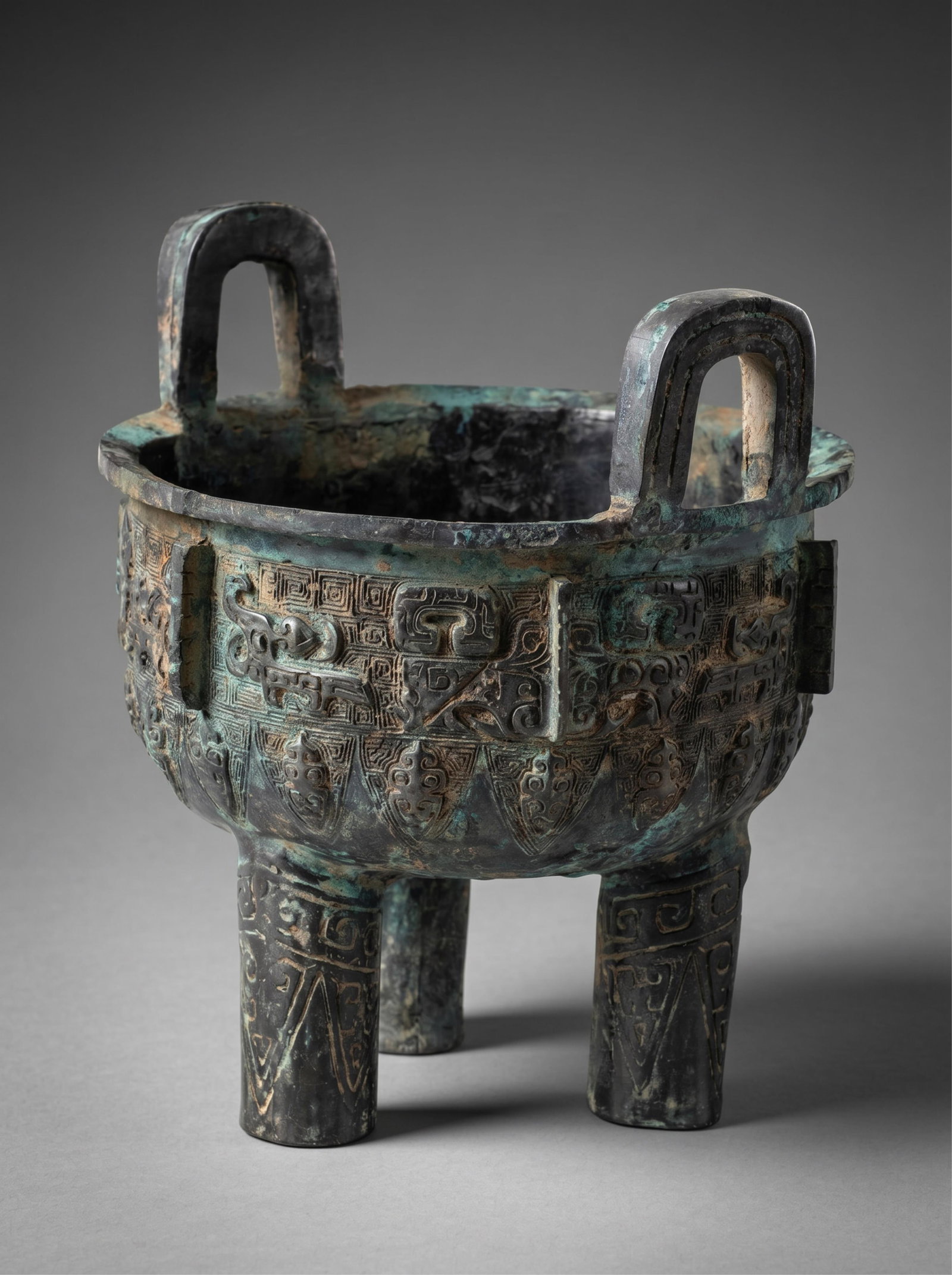 Chinese Archaistic Bronze Tripod Ritual Food Vessel, Shang Dynasty Form (1 of 12)