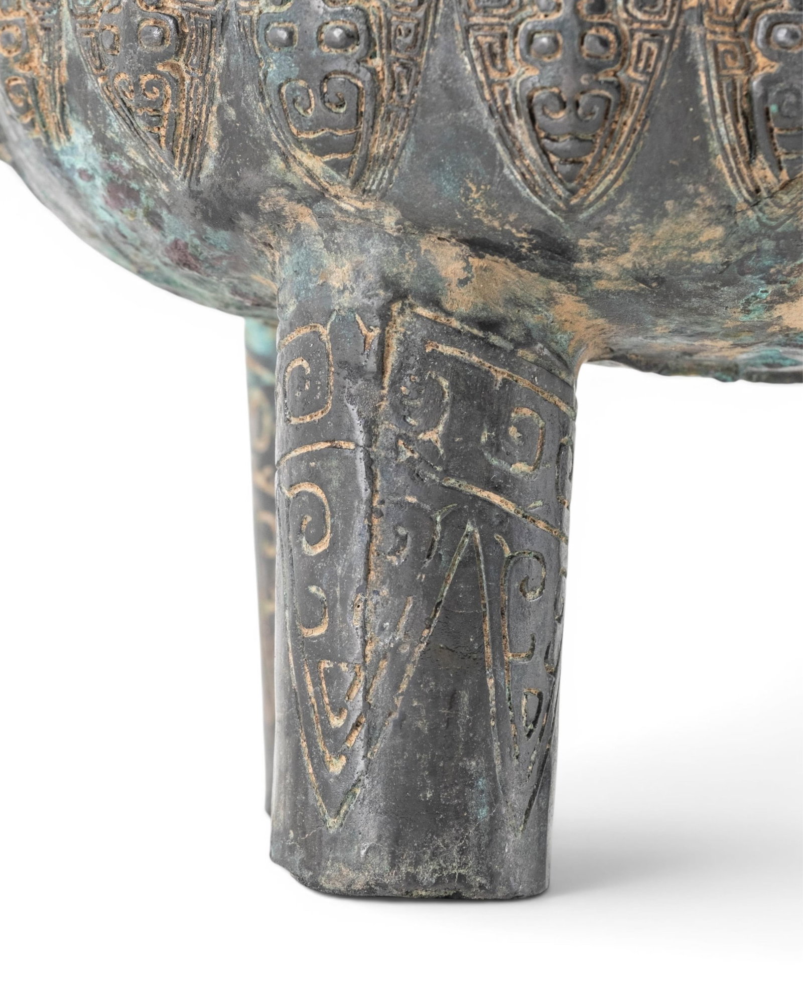 Chinese Archaic Bronze Tripod Ritual Food Vessel, Shang Dynasty Form - 6