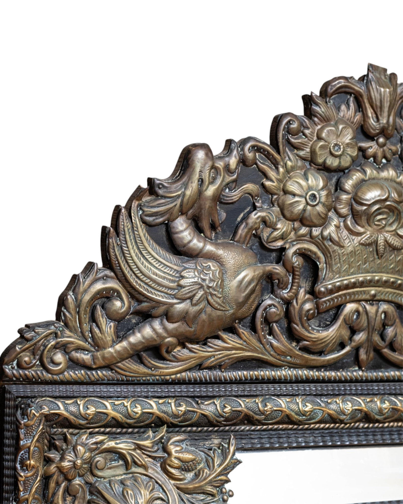 Fine Regency Pediment Mirror in Carved Wood Covered with Repousse Bronze Work, 19th century - 3