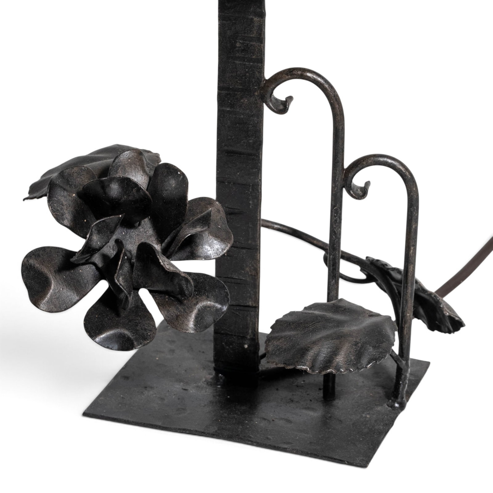 No Reserve: Art Deco Wrought Iron and Green Glass Floral Table Lamp, C. 1935 - 4