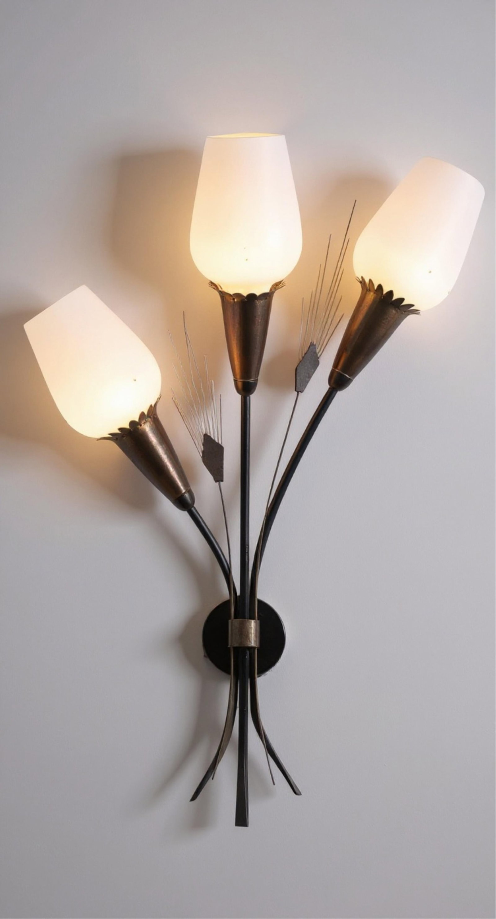 No Reserve: MCM Italian Design Brass Wall Sconce with Tulip-Form Glass Shades: Keywords: Mid Century Modern lighting, 1960s French design, Modernist decorative arts, Post-war European lighting, tulip shades, wall light, Sculptural lighting, brass sconce Summary: Italian Wall Sco