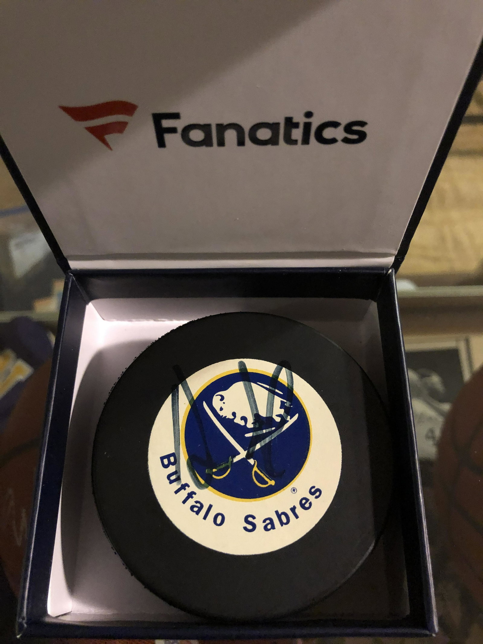 Dave Andreychuk Autographed Buffalo Sabres Puck: Dave Andreychuk Autographed Buffalo Sabres Puck. Originally drafted by the Sabres, hall of famer Andreychuk retired with 1,398 points (640 goals, 698 assists) in 1,639 NHL regular-season games, as wel