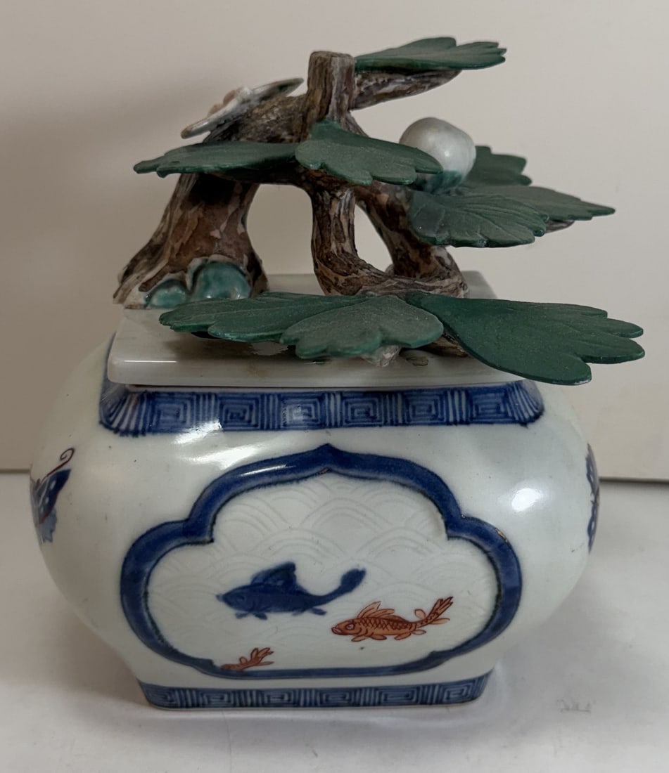 Japanese Hirado Ware Censer and Cover (1 of 7)