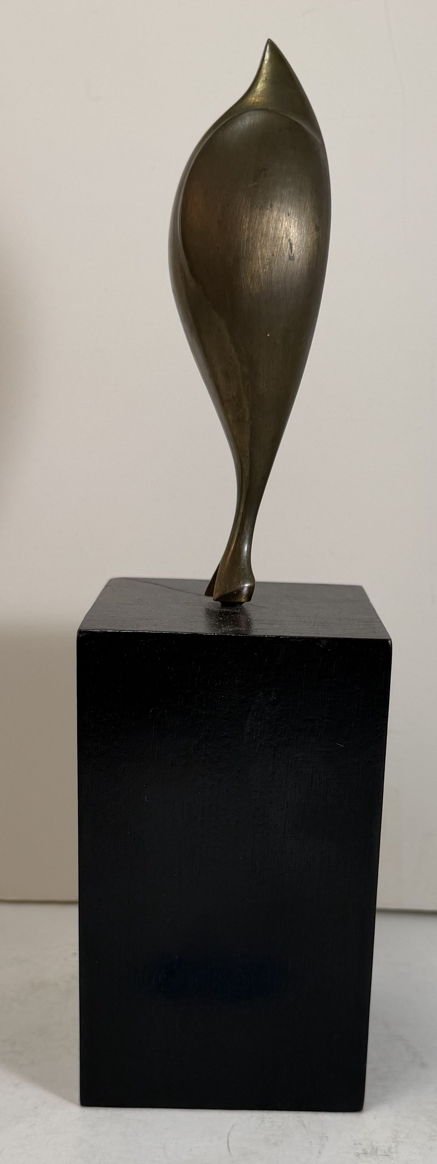 European Bronze Abstract Sculpture, early 20th Century: Early 20th Century abstract figure of a bird, School of Brancusi, attached to a wood stand. Height: the bronze 5 1/4 inches, overall 10 1/4 inches (The base 5 by 3 by 3 inches). Weight: 1 lb. 12 oz.