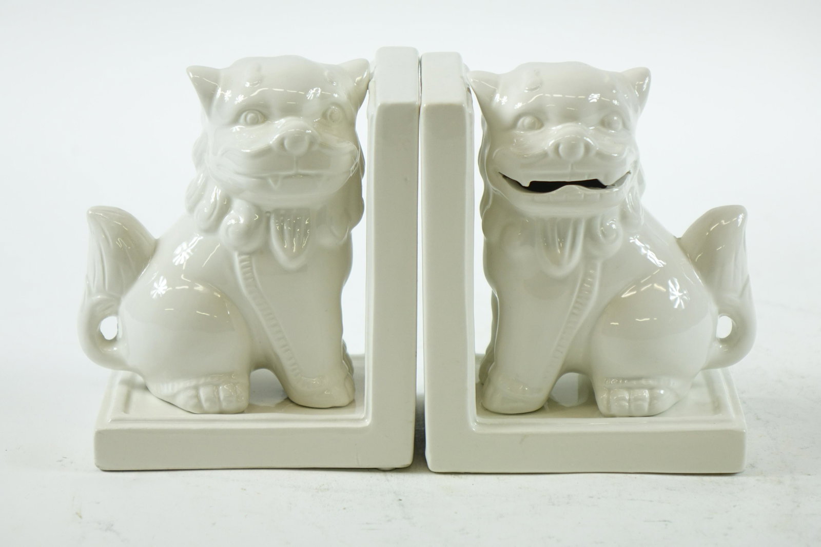 Foo Lion Porcelain Bookends: Foo Lion Porcelain Bookends - H 6" x W 4" x L 11.5"