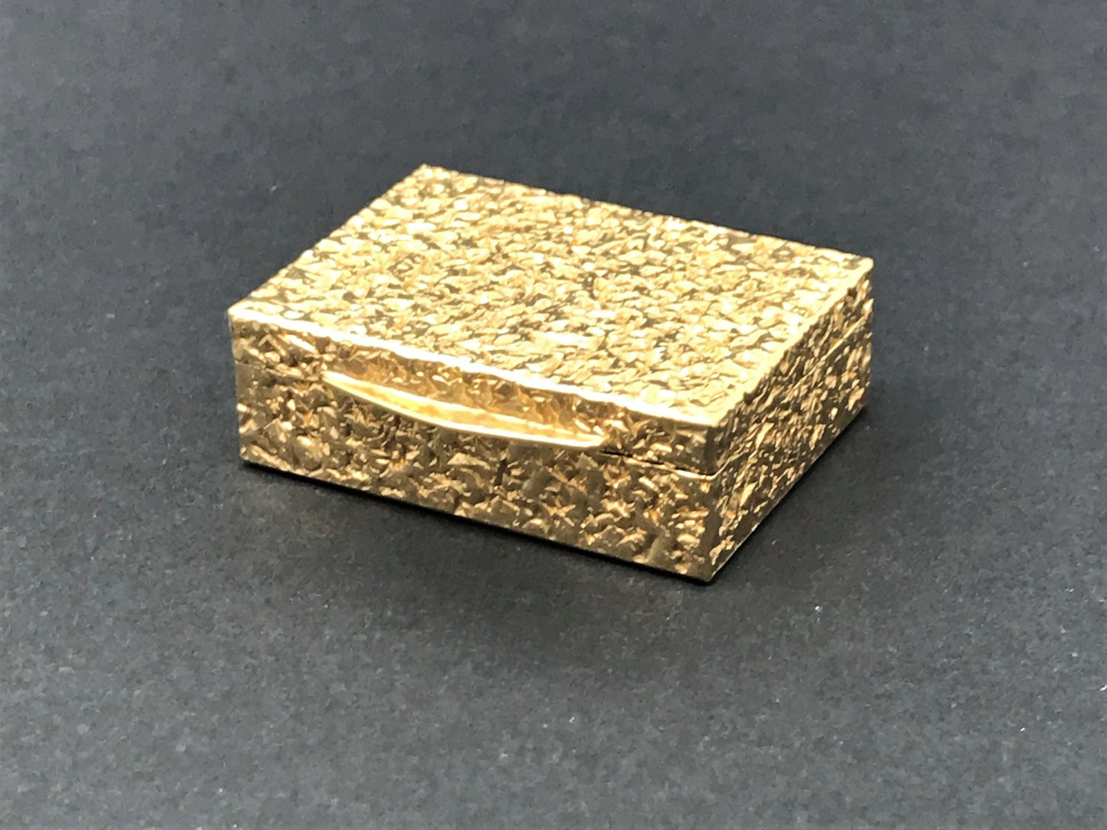 An American 14K Gold Pill Box, Circa 1900. (1 of 5)