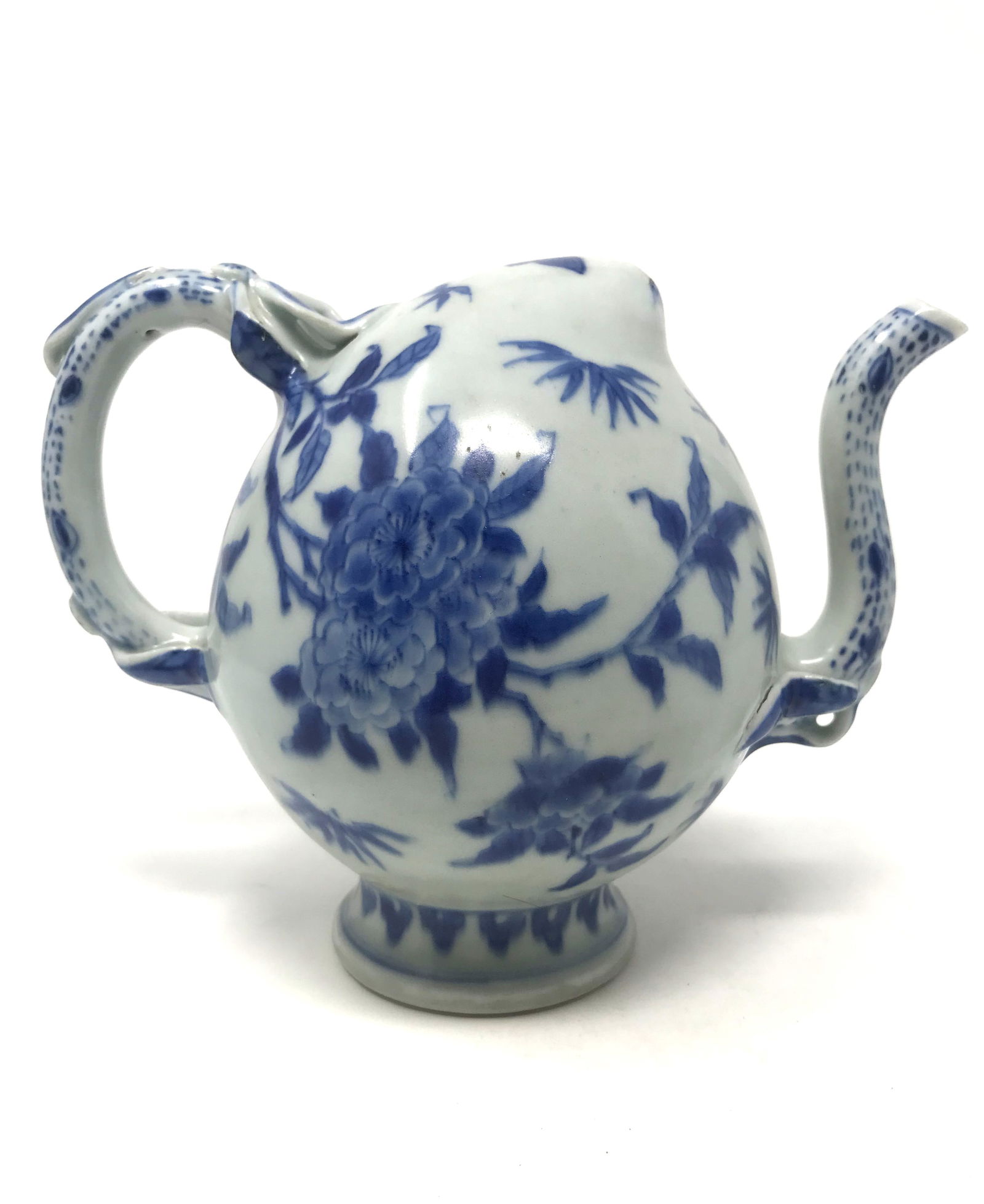 A "HATCHER CARGO" Blue and White Cadogan Teapot, Transitional, Mid-17th Century.: A very rare "Hatcher Cargo" blue and white CADOGAN, Teapot (sometimes also referred to as a "wine pot") Transitional, Mid-17th Century. Shaped in a peach form and supported on a splayed foot, the hand
