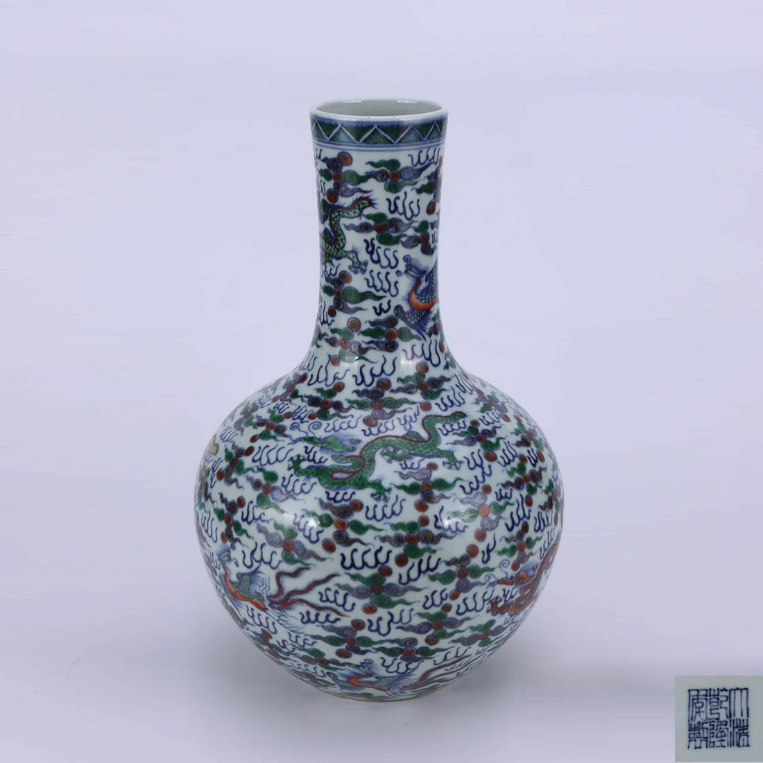 A Chinese Famille verte Dragon Pattern Porcelain Vase: Height:41cm; Diam.24cm;