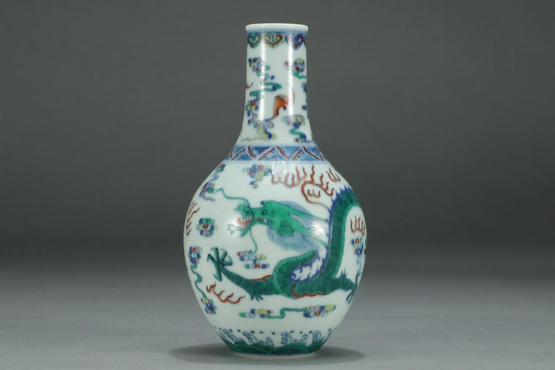 A Dou Cai Dragon Pattern Olives Sharped Vase: Height: 21; Belly-Diameter: 11