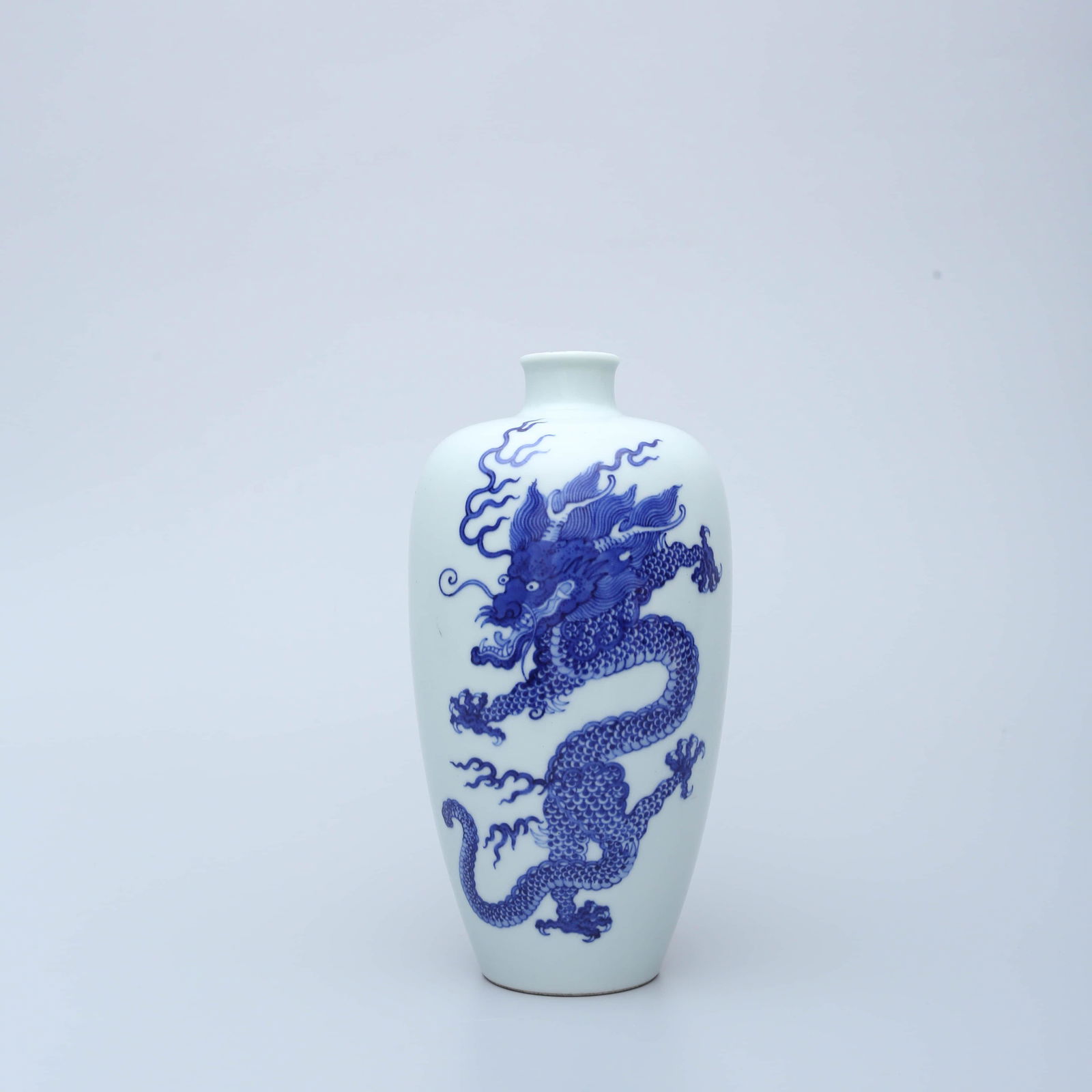 A Blue and White Dragon Pattern Porcelain Vase: A Blue and White Dragon Pattern Porcelain VaseHeight:21cm, Width:11.5cm,