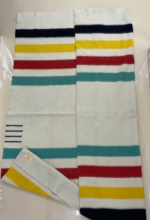 CLASSIC HUDSON'S BAY COMPANY BLANKET (1 of 2)