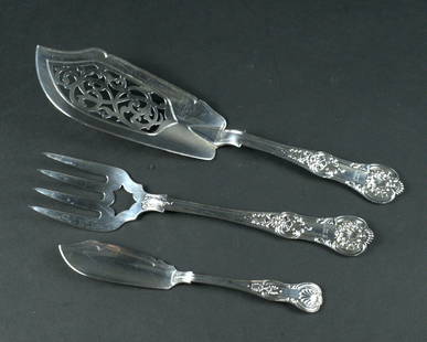 VICTORIAN STERLING SILVER FISH SERVERS: London, dated 1856, 1861 Various makers Good heavy set including a master butter knife. 448.4 grams, knife 12.5"