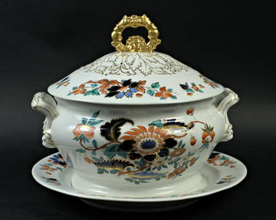 19TH C CHAMBERLAIN'S WORCESTER TUREEN AND BOWLS: England, circa 1830 Superb Chamberlain's Worcester dinner service in a fantastic painted polychrome floral pattern with gold highlights on a white ground. This service is offered over several