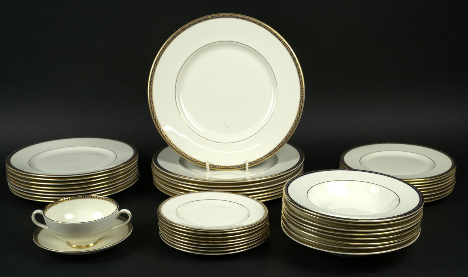 MINTON ST. JAMES CHINA  DINNER PLATES AND BOWLS (1 of 4)