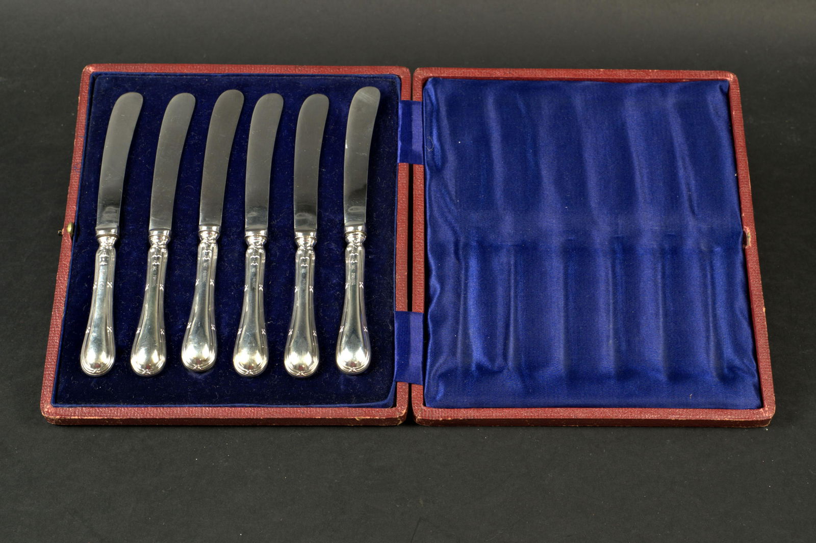 ANTIQUE SET OF STERLING HANDLED KNIVES (1 of 2)