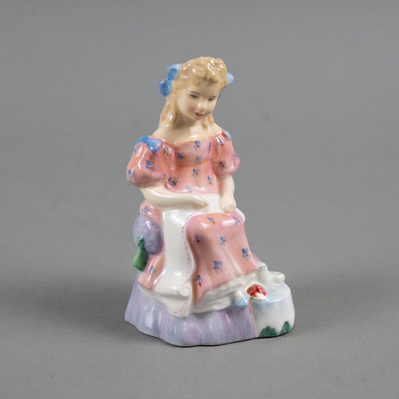 RARE ROYAL DOULTON FIGURINE (1 of 6)