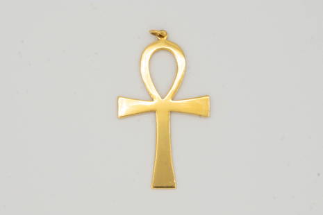 18K GOLD ANKH PENDANT: Solid 18K yellow gold pendant in the form of an Egyptian Ankh/Key of Life symbol, 2.25" x 1.25" and 6.7 grams.