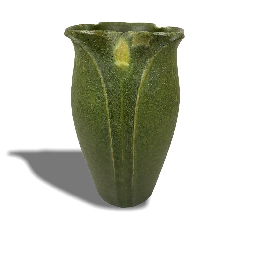 Grueby two colored Vase (1 of 5)