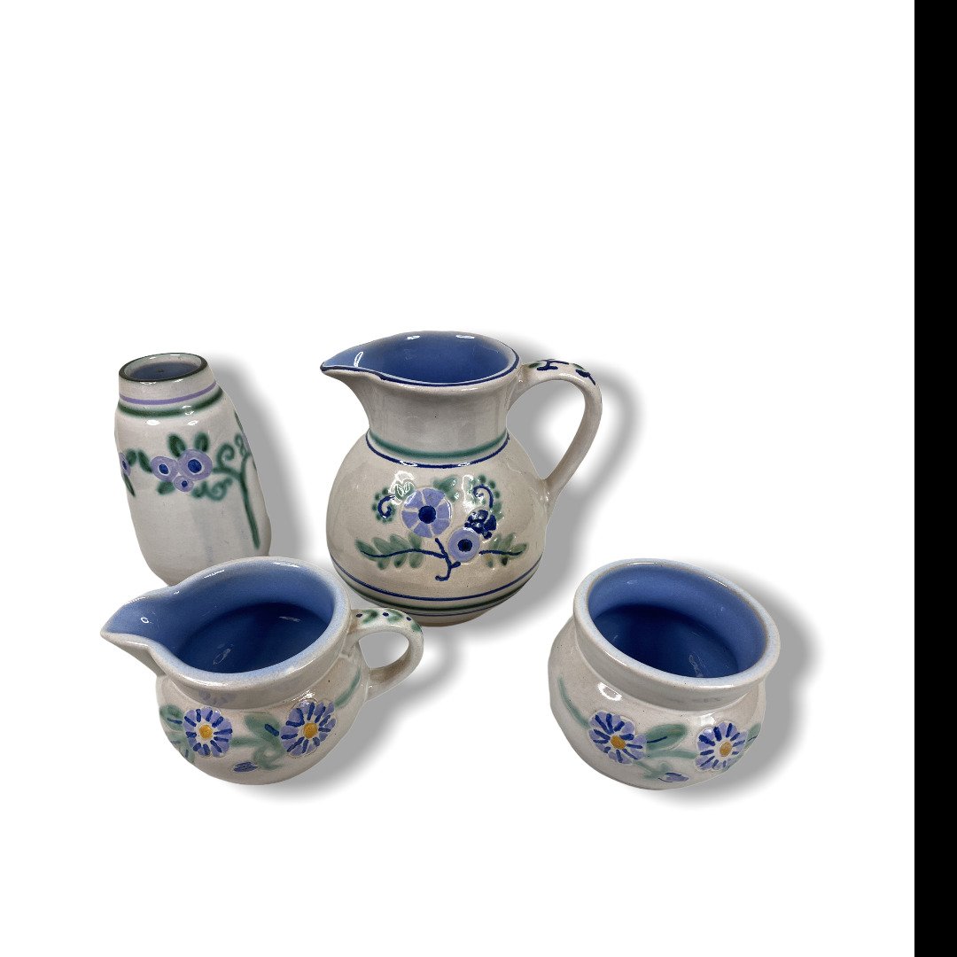 Grouping of 4 UND vessels. (1 of 8)